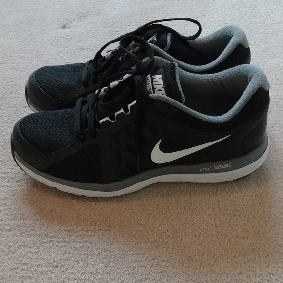 Nike Men's Black Athletic Shoes - Picture 3 of 3